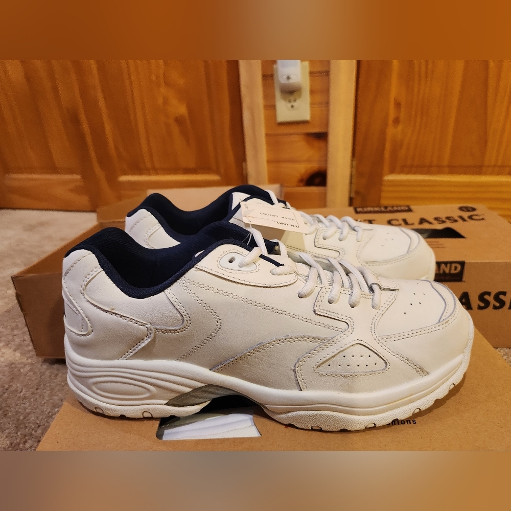 NEW IN BOX Kirkland Court Classics Mens 11